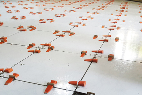 همتراز کاشی و سرامیک